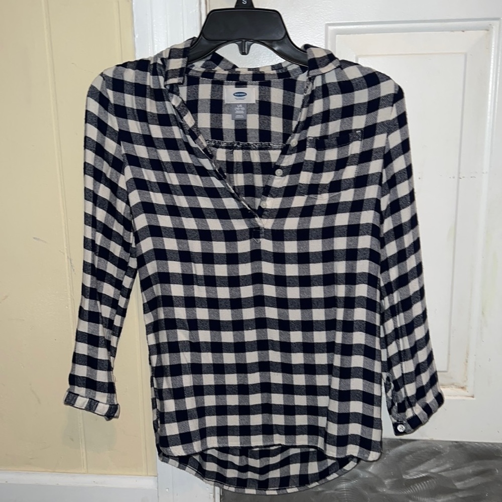 Size:youth large      Brand:old navy    Color: black and white flannel